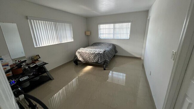 Photo - 15205 NE 6th Ave