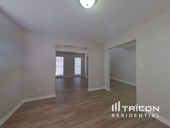 Photo - 2112 Edenderry Dr