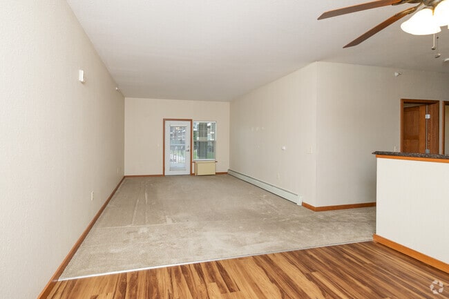 2BR, 1BA - 1076SF - Living Room