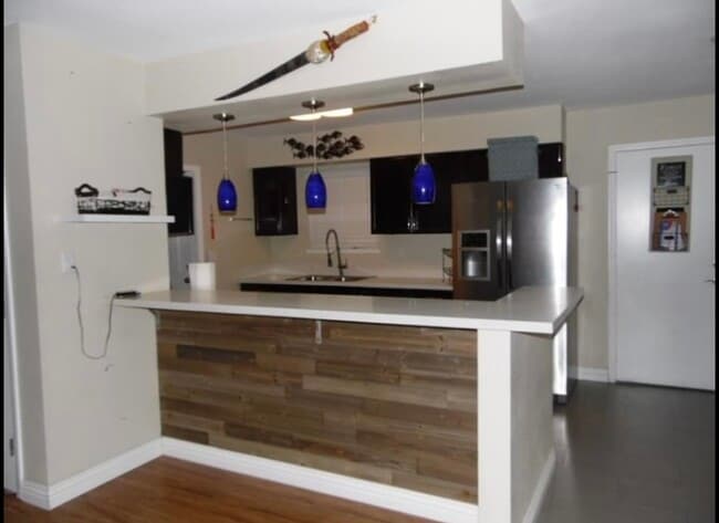 Building Photo - 132 Shadow Ln