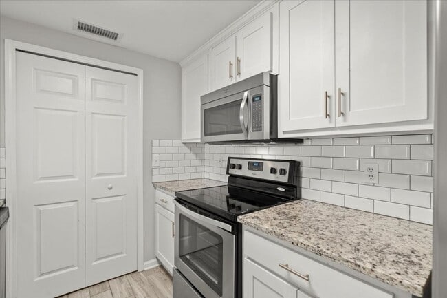 Photo - 2bd/2bth in sought after Grandview Condominiums in the heart of Buckhead!