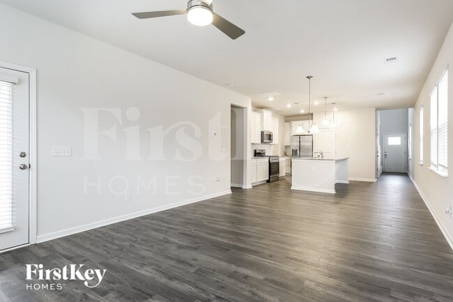 Photo - 586 Hillpark Ln