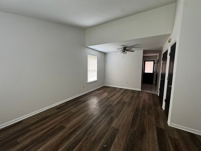 Building Photo - 1500 W Worley St Unit B