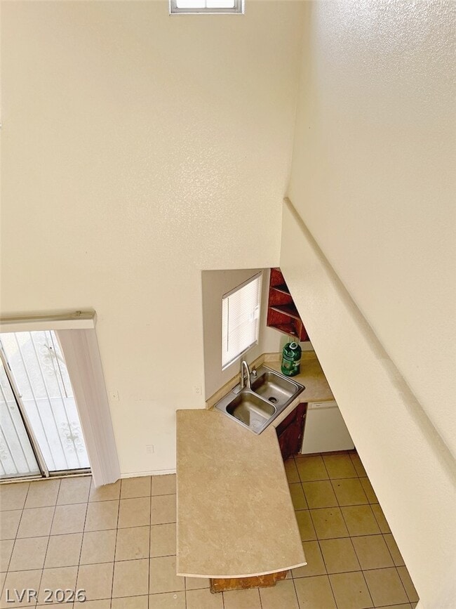 Photo - 6168 Bluehill Ave