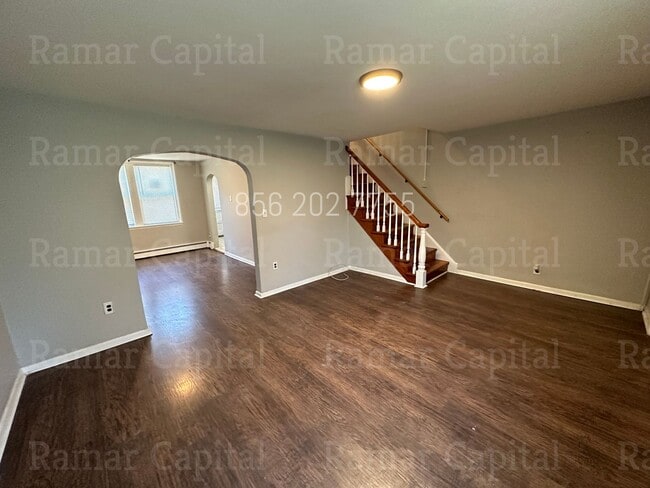 Building Photo - 3 Bedroom / 1 bath Row-house available NOW!!!