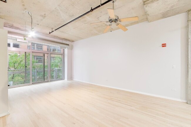 Photo - 933 W Van Buren St Unit 304