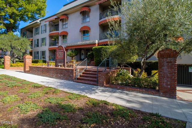 Building Photo - 330 S Mentor Ave Unit 302