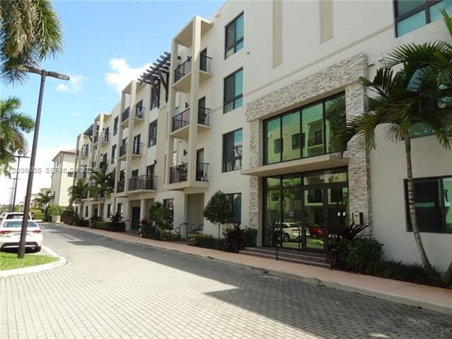 Building Photo - 4670 NW 84th Ave Unit 4670 NW 84th Ave # 44