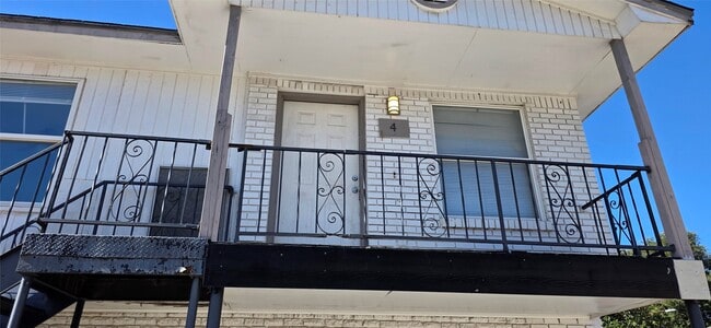 Building Photo - 5130 Chapman St Unit 4