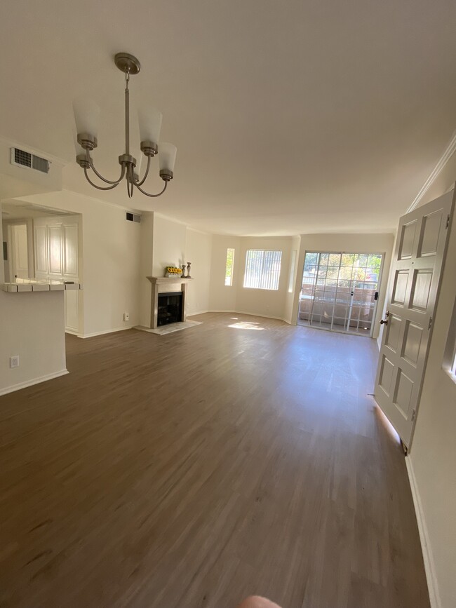 Photo - 13947 Milbank St Unidad Apt 1