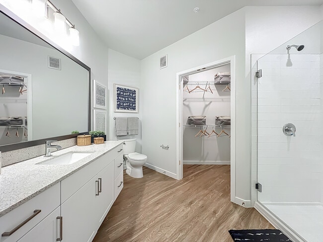 2 Bedroom, 2 Bath | 1,206 Sq Ft - Bayfront On Sand Lake