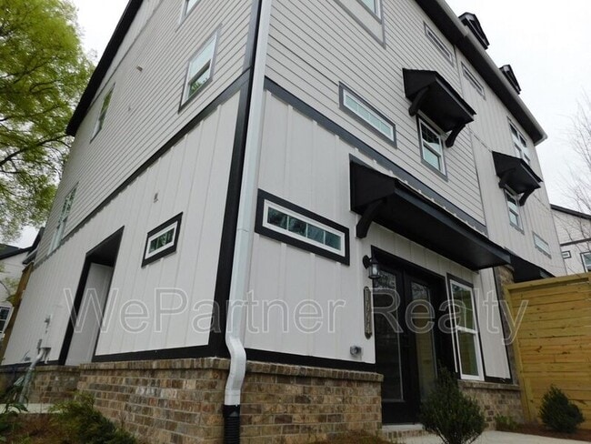 Photo - 1994 Main St NW