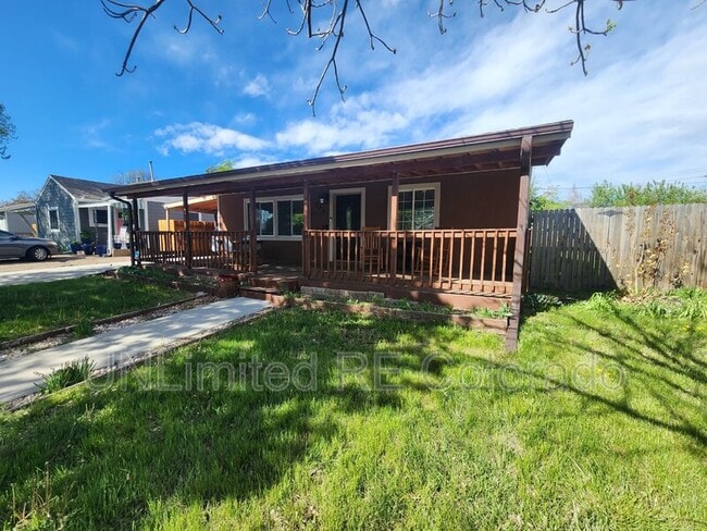 Photo - 945 N Paris St