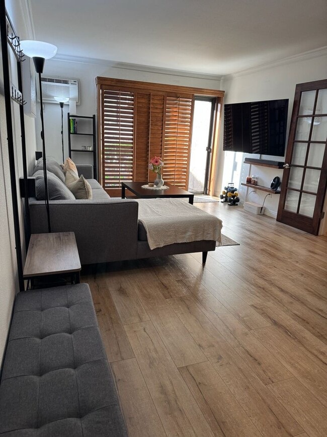 Spacious 1 bedroom condo centrally located... - Spacious 1 bedroom condo centrally located...