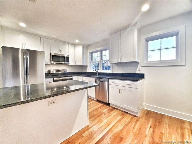 Building Photo - 30 Ferris Ave Unit B8 Rental