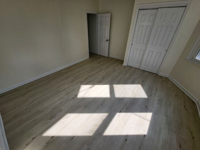 Photo - 348 W Queen Ln Unit 2