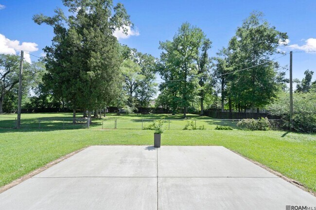 18656 Magnolia Wy
