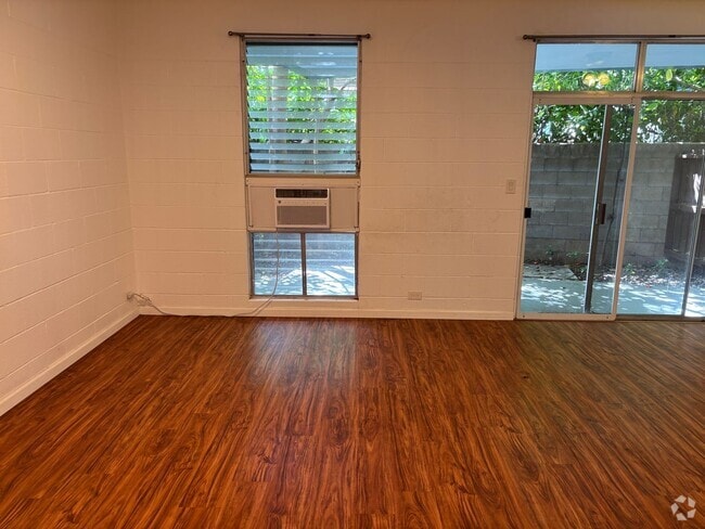 Building Photo - Moiliili/University - Date St - 3 Bdrm/1.5... Rental