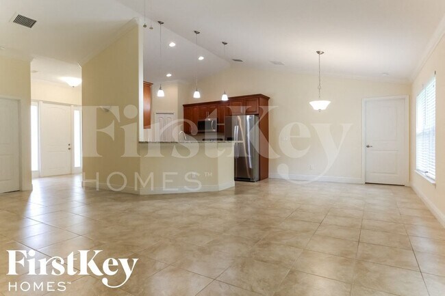 Photo - 980 SW Del Rio Blvd