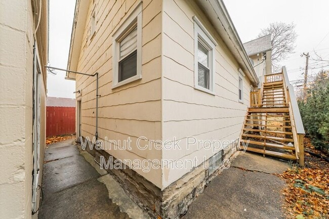 Building Photo - 870 S Main St Unit C