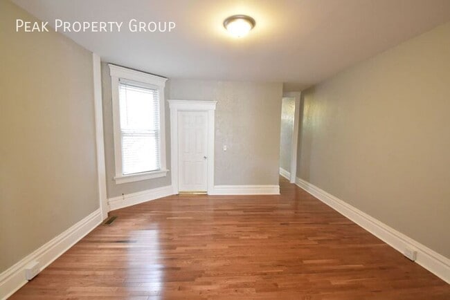 Photo - 2355 N High St