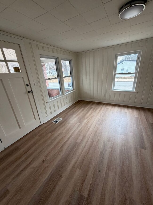 Photo - Beautiful Renovated 3 Br House!