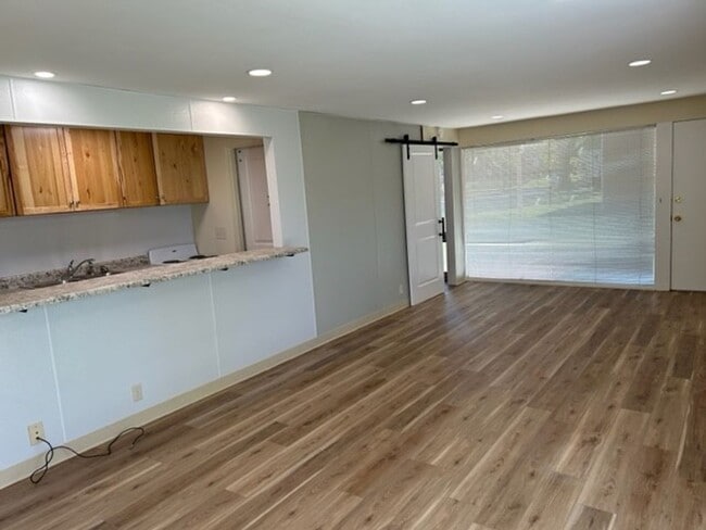 Photo - 1-Bedroom, 1-Bathroom Apartment -- SUBLET ...