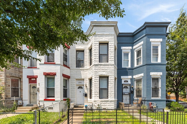 Building Photo - 1522 1st St NW