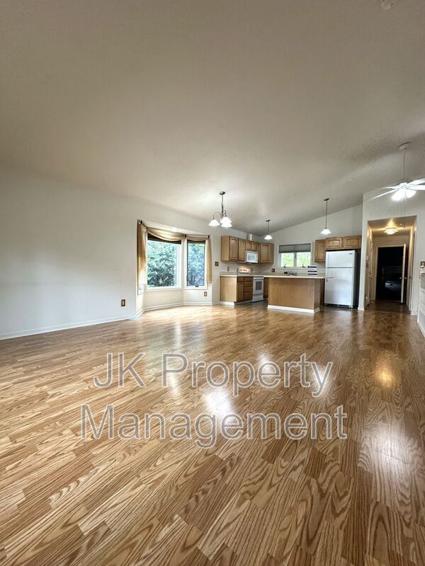 3209 Wild Rose Ln