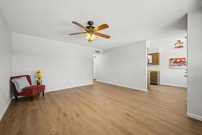 Photo - 10141 N 97th Dr Unit Apt A