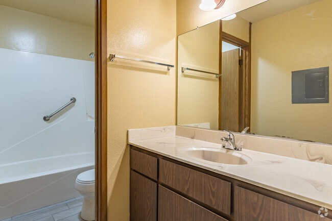 2BR, 2BA - 980SF P