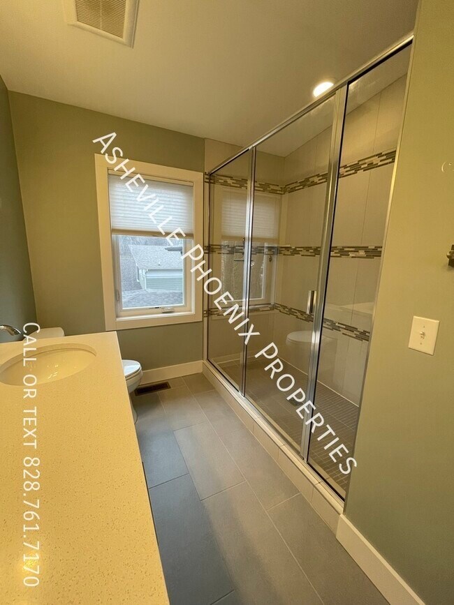 Photo - 18 Mauricet Ln House