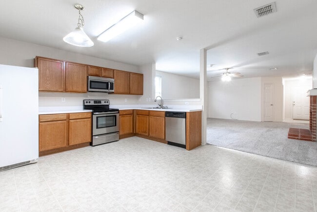 Photo - 2405 Spruce Ct