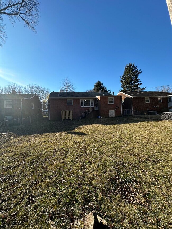 3 bedroom house in Fulton Hill! Laundry, C... Rental House Rental in Richmond, VA