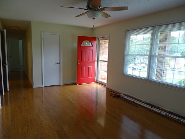 Photo - 5694 Claridge Dr