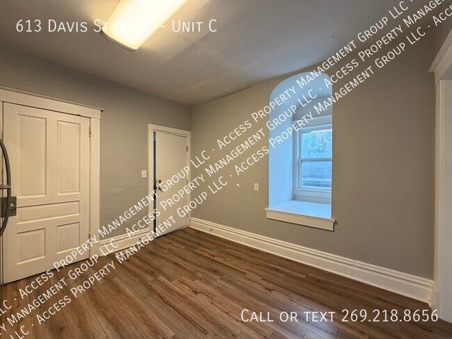 Photo - 613 Davis St
