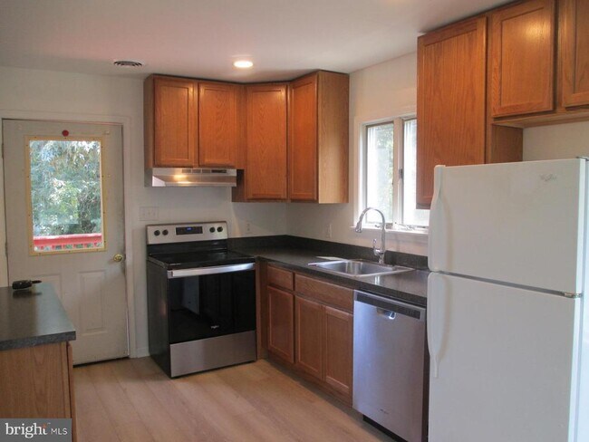 Building Photo - 25440 Luhaven Rental