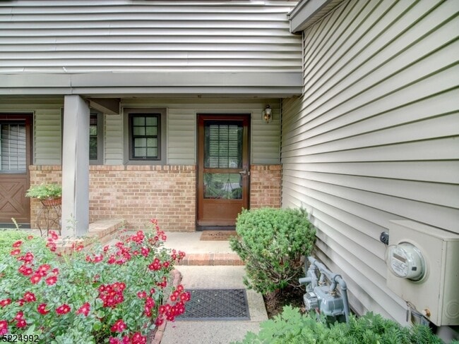 Photo - 402 Marten Rd