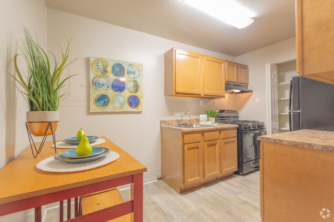 2BR,1BA,-994SF