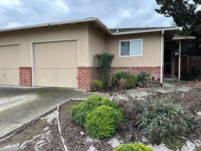 Building Photo - 852 W Hacienda Ave Unit 852