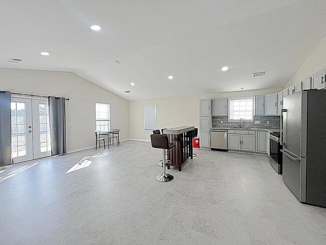 Photo - 511 Climbing Rose Ct