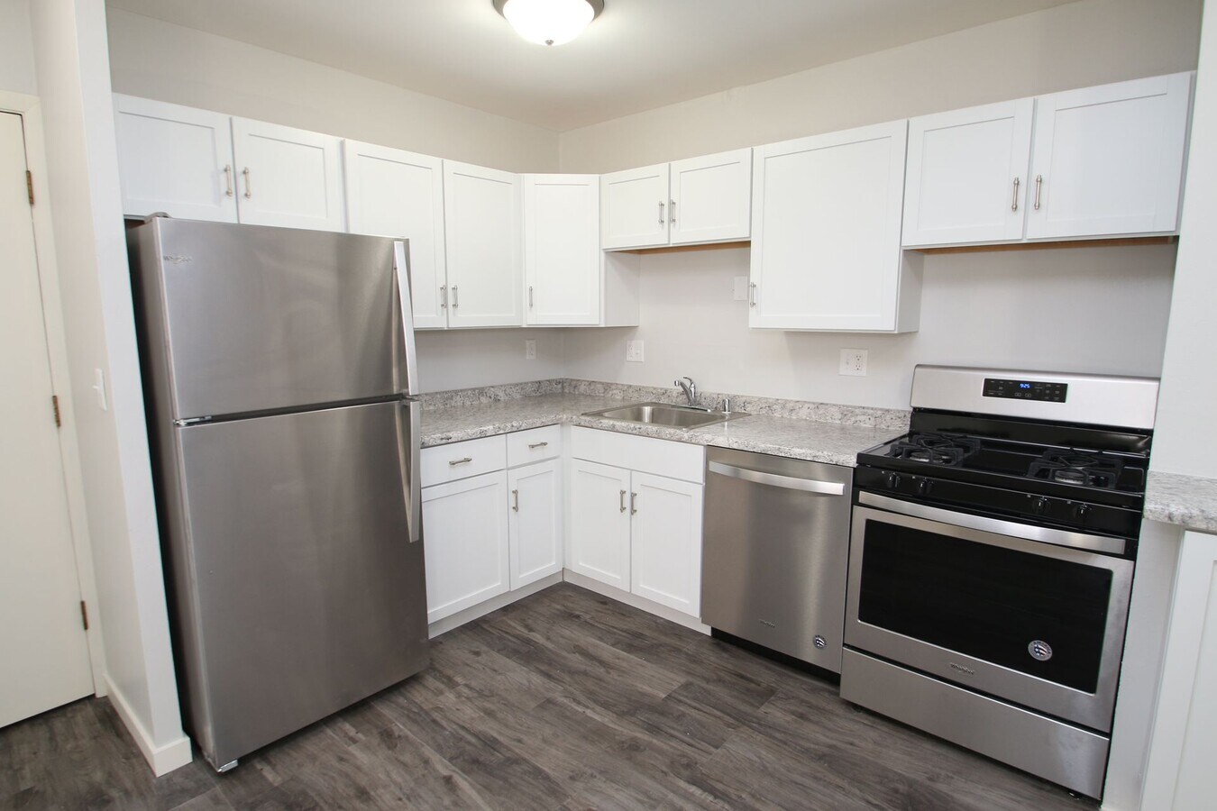 Great renovated 1BR unit - INCLUDES HEAT! - Great renovated 1BR unit - INCLUDES HEAT! Unit 212