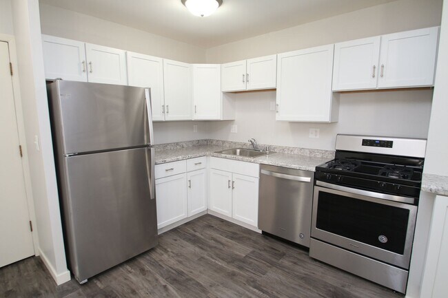 Building Photo - Great renovated 1BR Unit 212