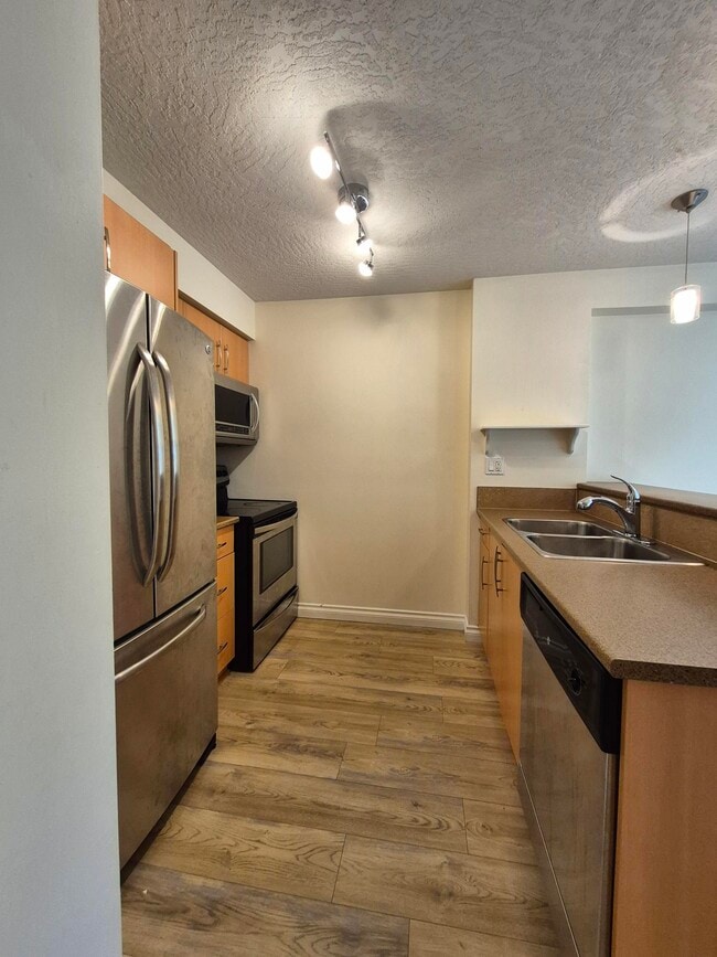 Photo - 1919 Maple Avenue South