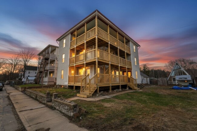 Photo - 67 Fairlawn Ave Unidad 1