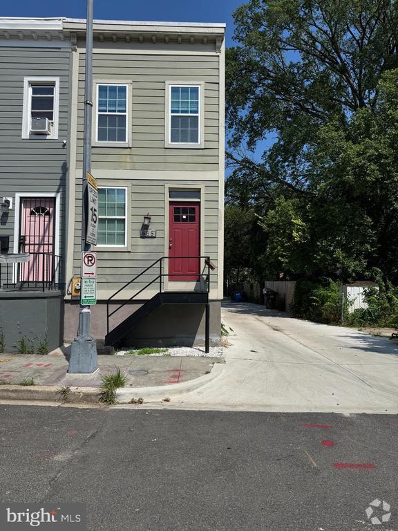 Building Photo - 635 20th St NE Rental