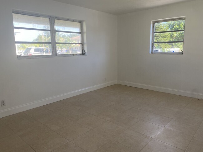 Photo - 5904 SW 27th St Unidad N