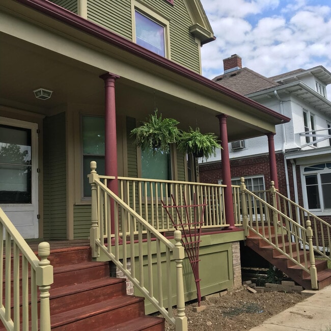 Photo - 2044 Kinzie Ave