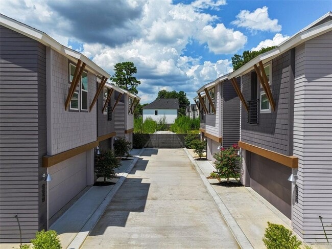 Photo - 864 Paul Quinn St