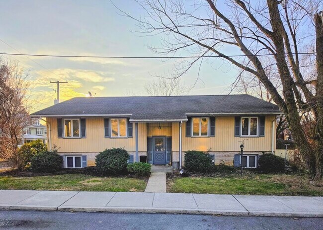 Building Photo - 63 Terrace Ave Unit 4